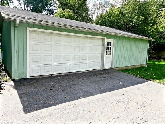 5th image of 7702-7704 Brookwood Dr NE