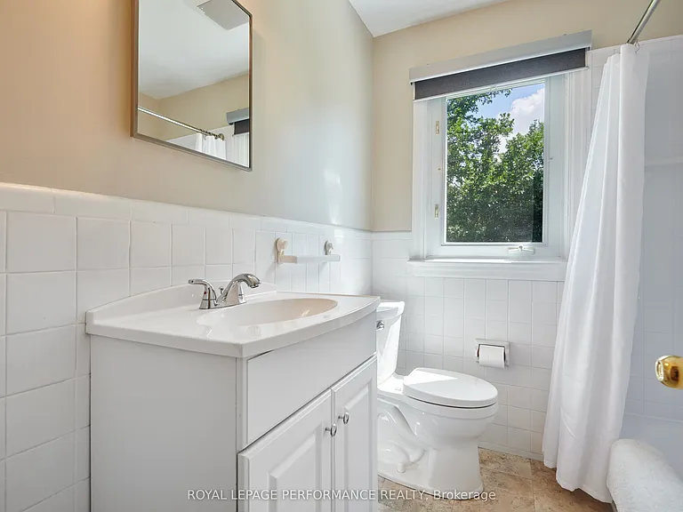 2243 Hillary Ave — Photo 17