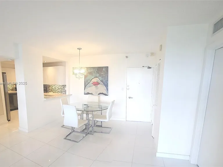 5161 Collins Ave #707 — Photo 7