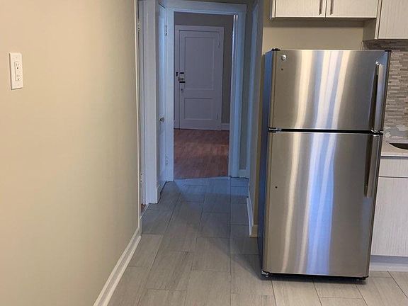 2nd image of 3714 W Belmont Ave APT 2