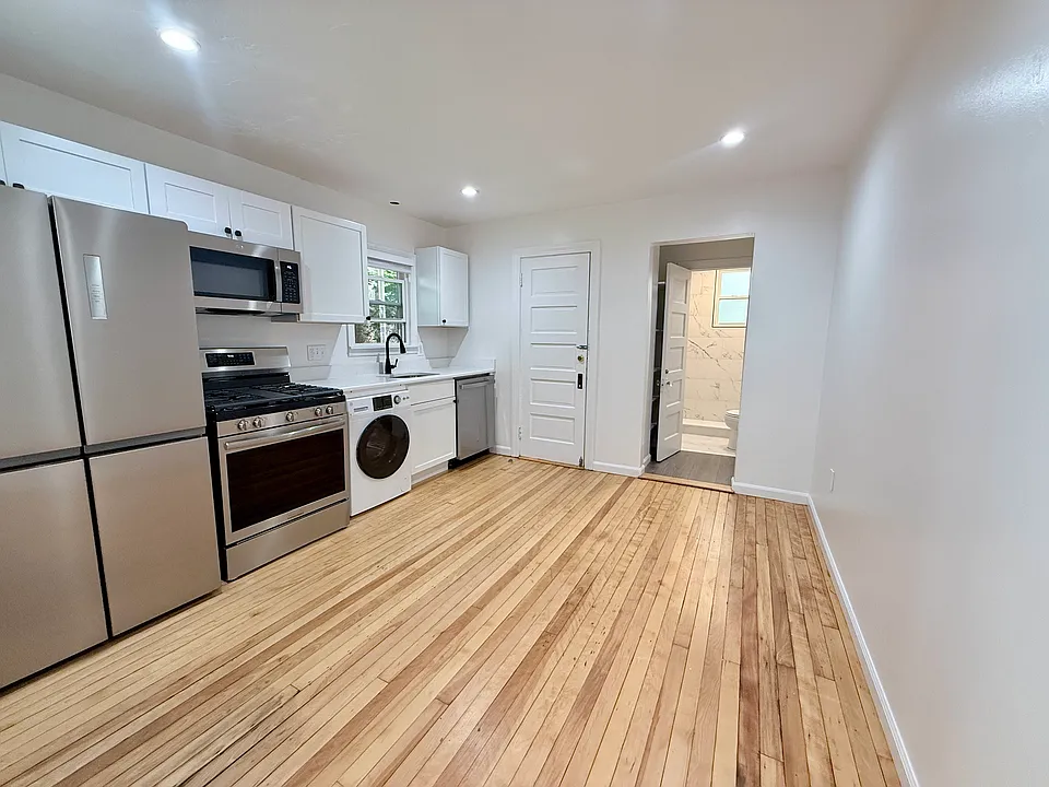 5 Stoneland Rd #1