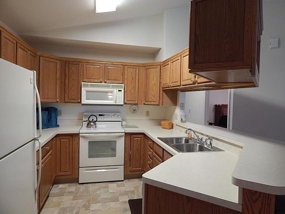4th image of 649 Kensington Dr