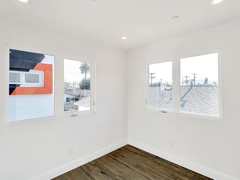2518 Thurman Ave — Photo 7