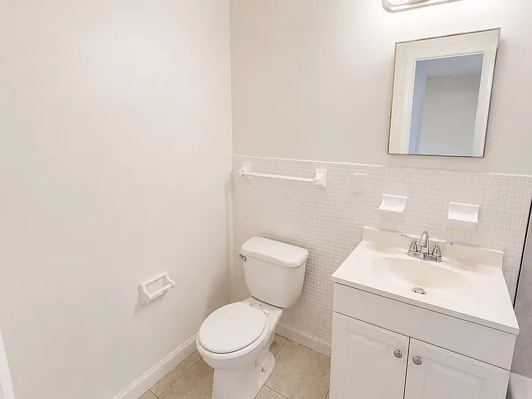 824 NE 16th St #826 — Photo 7