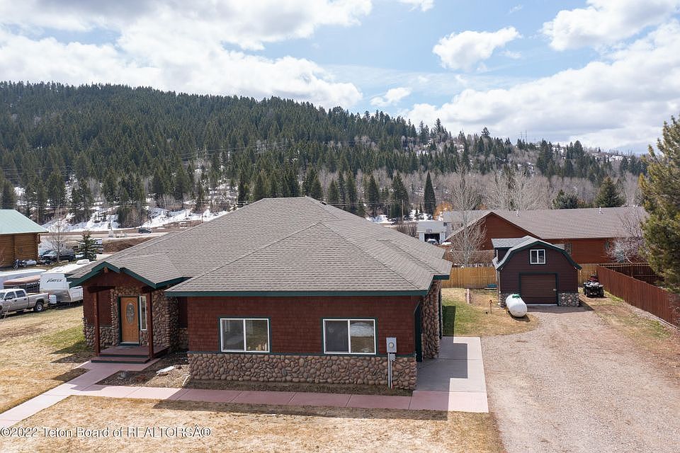 1st image of 326 Snake River Dr
