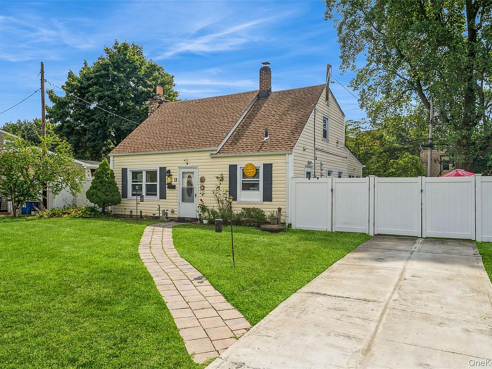 1st image of 13 Floral Lane