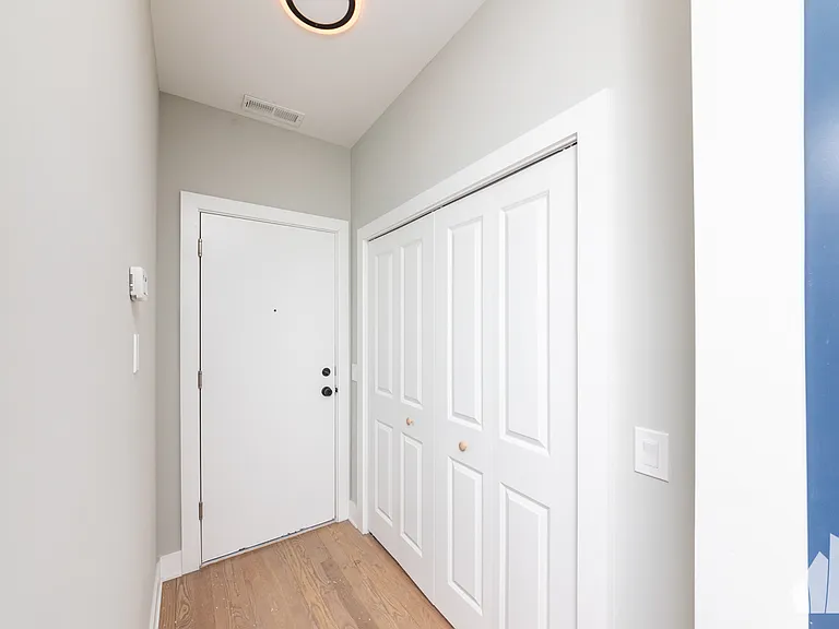 4403 N Seeley Ave — Photo 12
