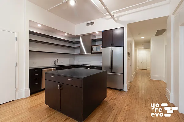 Sold by Yoreevo, LLC | media 4