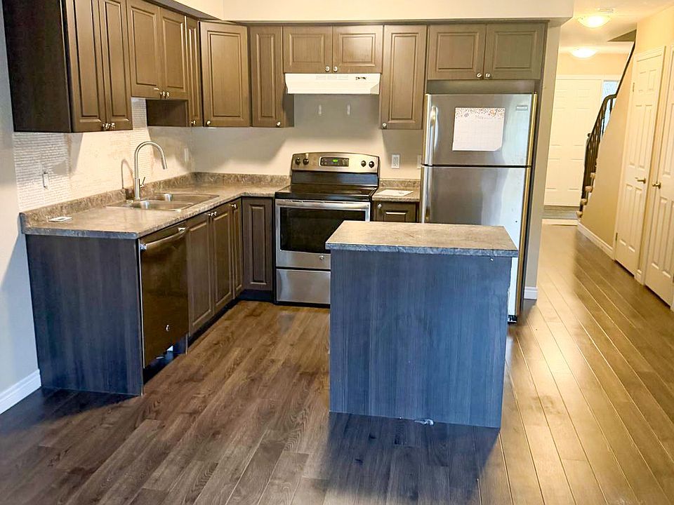 1st image of 20 McConkey Cres