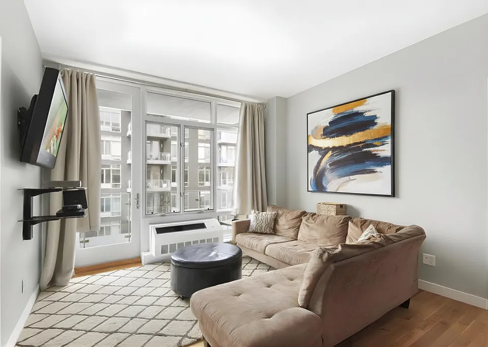 342 E 110th St #5D