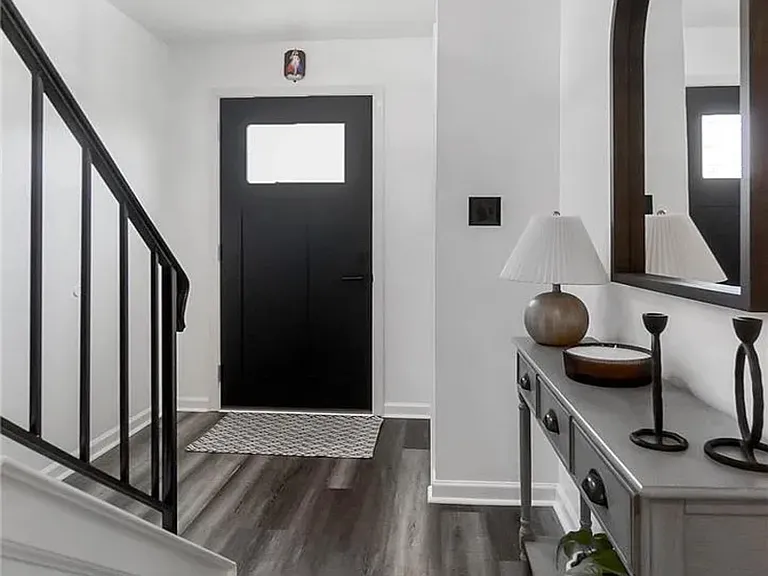317 W 2nd St — Photo 14