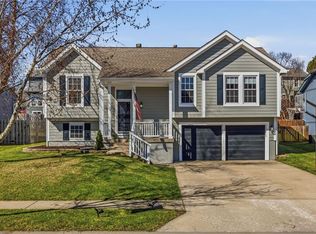 15378 S Shannan Ln, Olathe, KS 66062