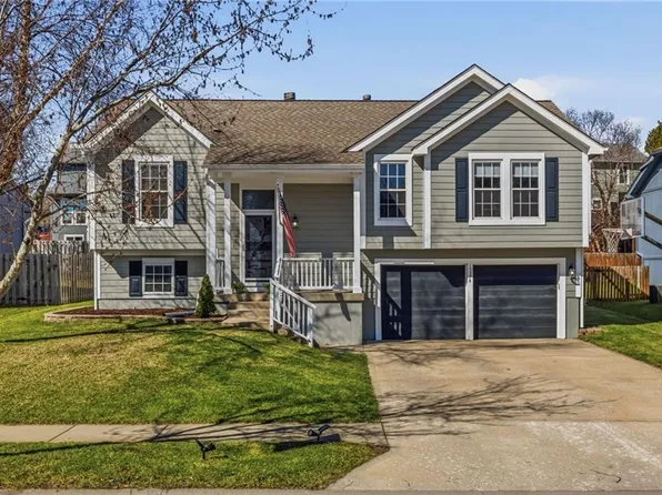 15378 S Shannan Ln, Olathe, KS 66062