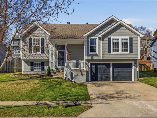 15378 S Shannan Ln, Olathe, KS 66062