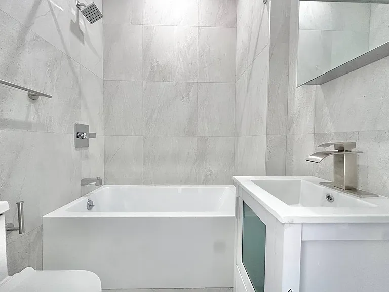 1518 Jefferson Ave #1R — Photo 8