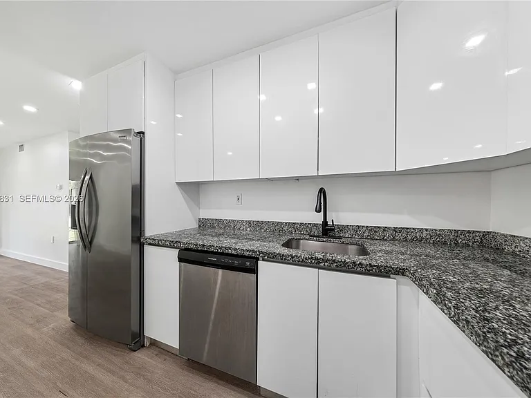 17150 NE 23rd Ave #3 — Photo 8