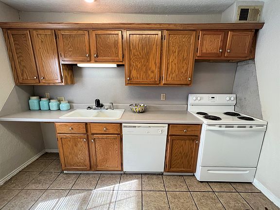 4th image of 1106 NW Columbia Ave #11