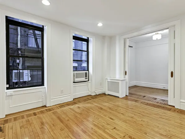 105 East 15th Street image 2 of 26