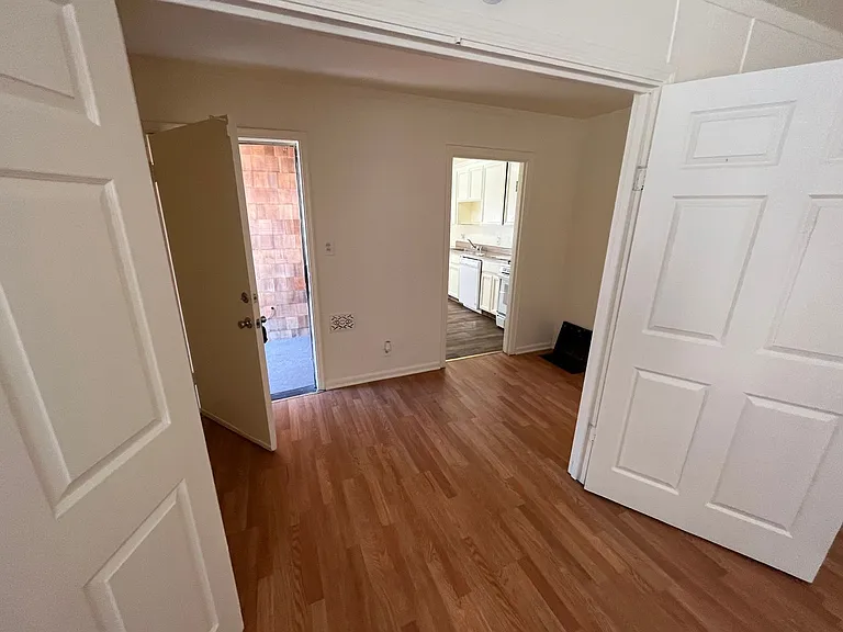 521 Hilmar St — Photo 7