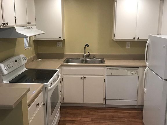 4th image of 215 Woodland Pkwy #158