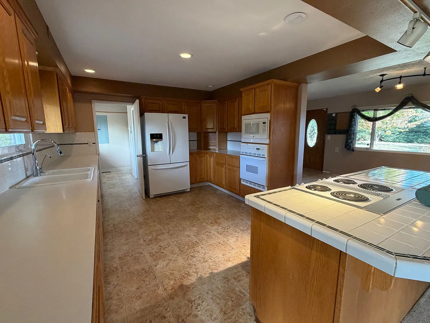 3 Bedroom 3.5 bath with 2 bonus rooms — Photo 4