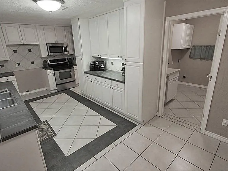310 Gentilly Dr — Photo 5