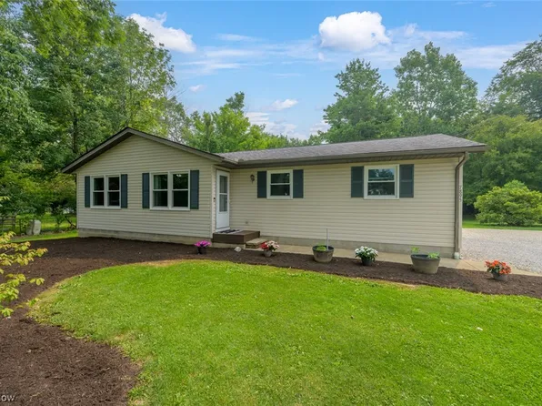 7895 Lake Rd, Chippewa Lake, OH 44215