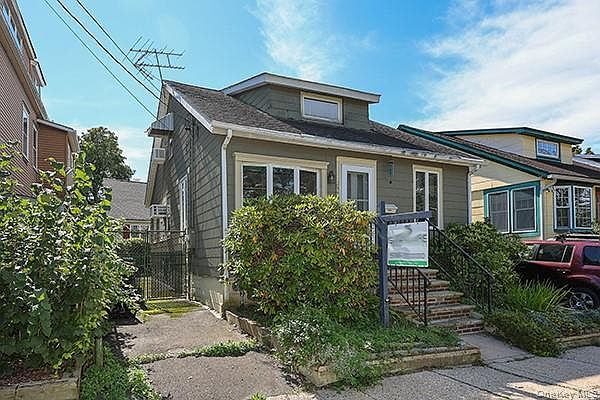 1st image of 233 8th Avenue