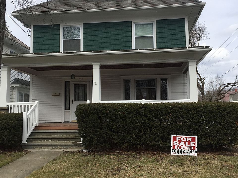 1st image of 702 W Henley St