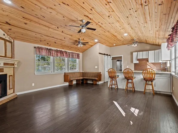 105 Reich St, Bonham, TX 75418