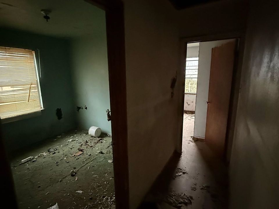 2nd image of 2569 Sunny Hill Dr