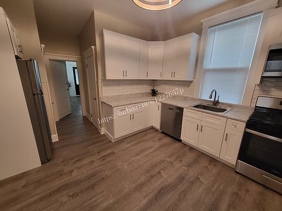 2nd image of 254 Woodbridge Ave Unit 1