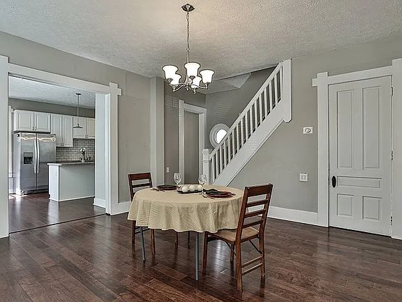 3rd image of 221 James St