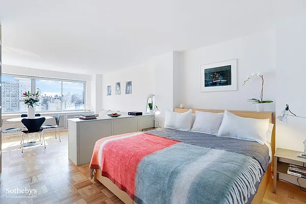 Sold by Sotheby's International Realty | media 4