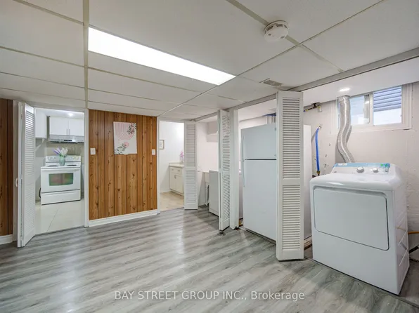 4 Sir Brandiles Pl, Markham, ON L3P 2Z5