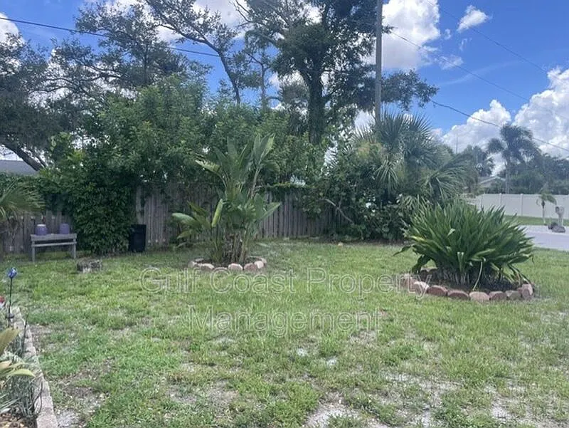 3 bed, 2.0 bath, 1100 sqft, $2,300 — Photo 3