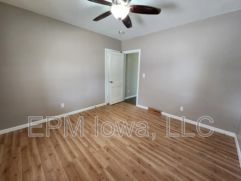 867 Maxwell St — Photo 15