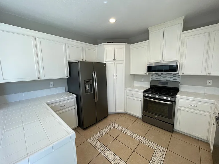 730 Sunlight Dr — Photo 9