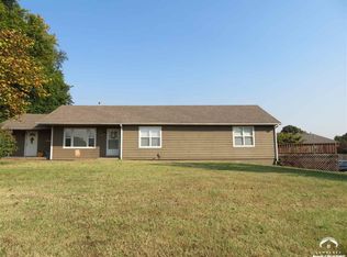 1951 E 4th St, Tonganoxie, KS 66086