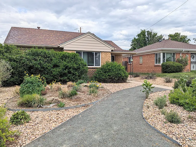 Front walk way to main entrance off the street.