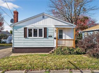 14 Cambridge St, Moncton, NB E1C 7R1