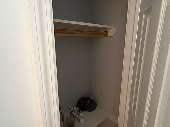 4th image of 2284 Beaumont Ave #1
