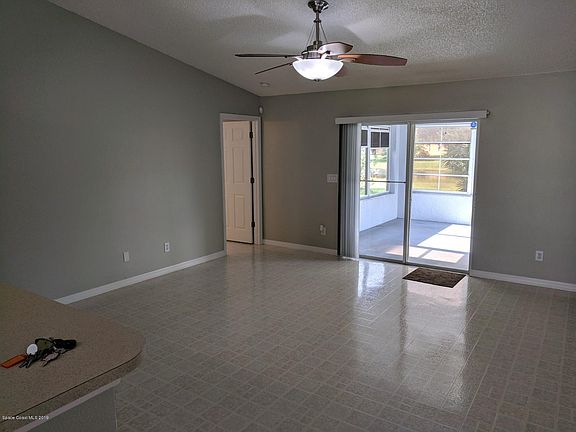 4th image of 610 Benton Dr