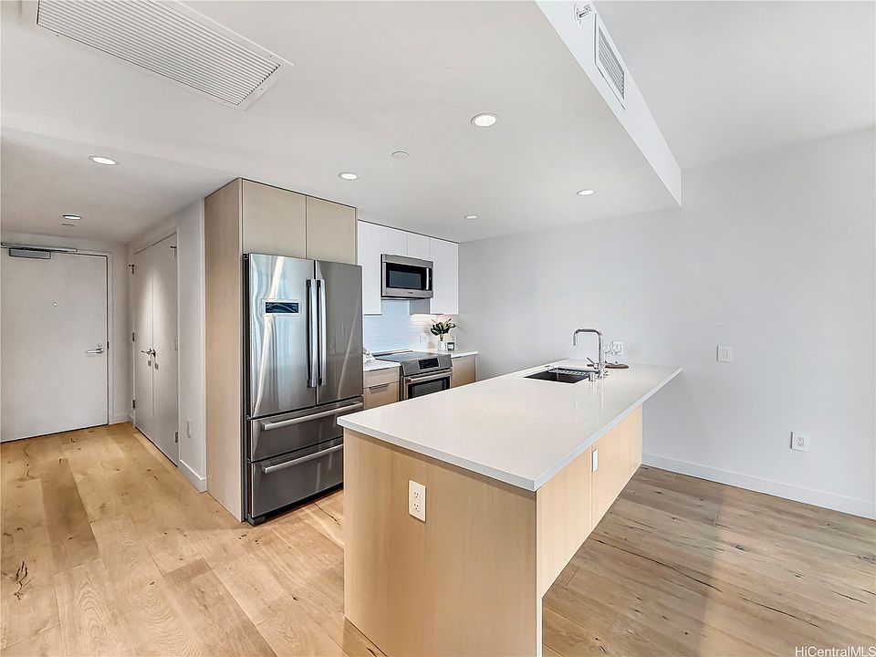 1st image of 1001 Queen St #2015