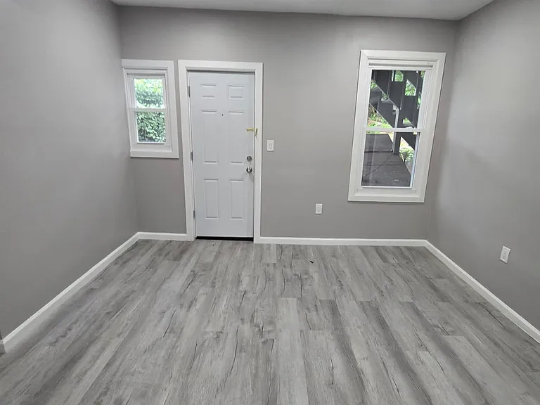 125-127 Redwood Ave #2A — Photo 4