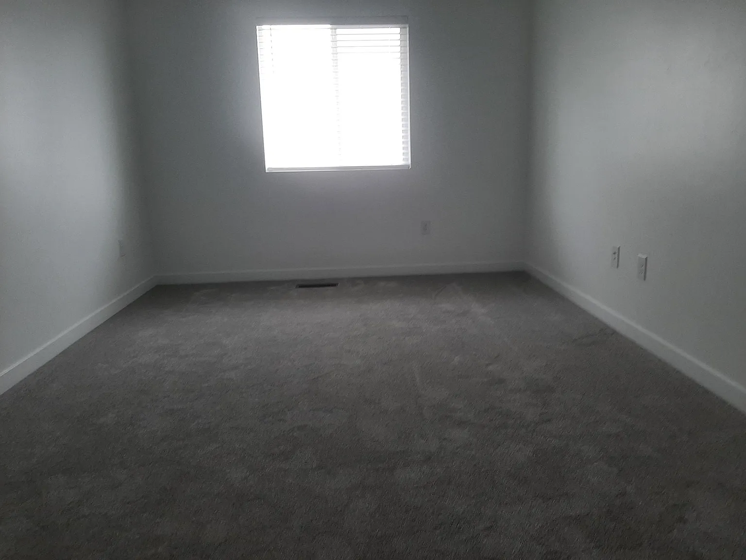 3 bed, 2.5 bath, 1851 sqft, $2,400 — Photo 4