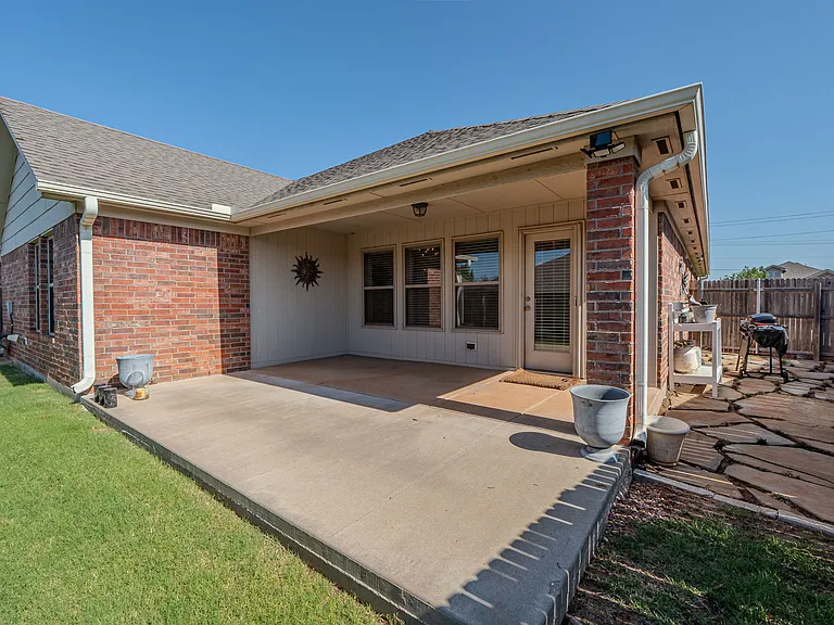 19213 Blanco Dr — Photo 36