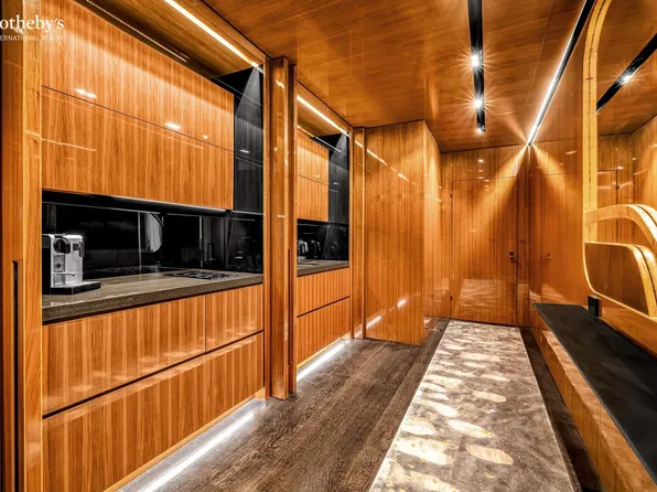 825 5th Avenue image 9 of 14