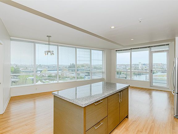 2nd image of 399 Tyee Rd #406