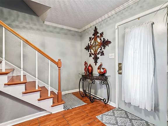 3rd image of 3884 Chinkapin St